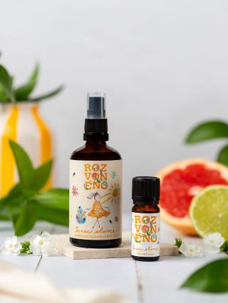 Nový přírodní osvěžovač vzduchu a 100% esenciální olej Tanec slunce rozzáří váš den kombinací grepu, limetky a bergamotu....