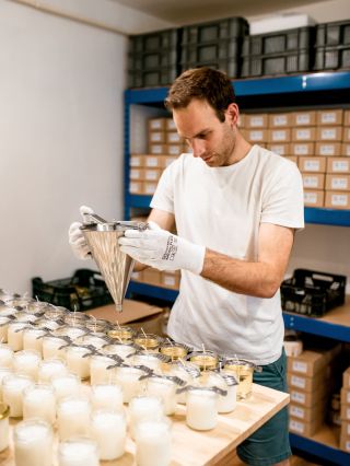 Neustále pro vás vyrábíme, etiketujeme a balíme, abyste i vy mohli zažít voňavé Vánoce.✨🎄Ze srdce už nyní děkujeme za...